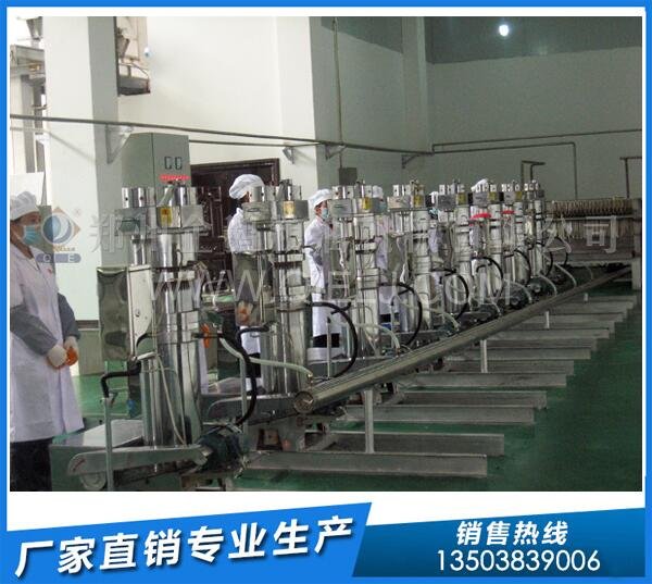 企鵝榨油機(jī):山東用戶(hù)核桃油壓榨精煉設(shè)備發(fā)貨(圖2) 液壓榨油機(jī)
